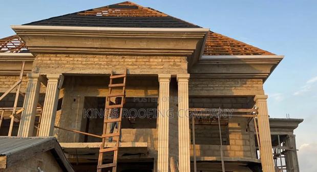 Woodwork Structure and Concrete Parapet · Photo 4