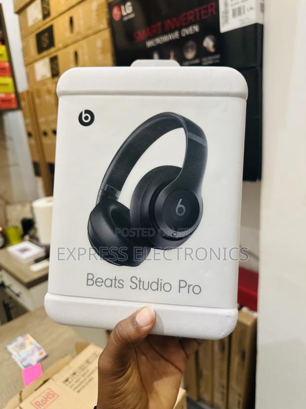 Foreign Standard Beats Studio Pro · Photo 2