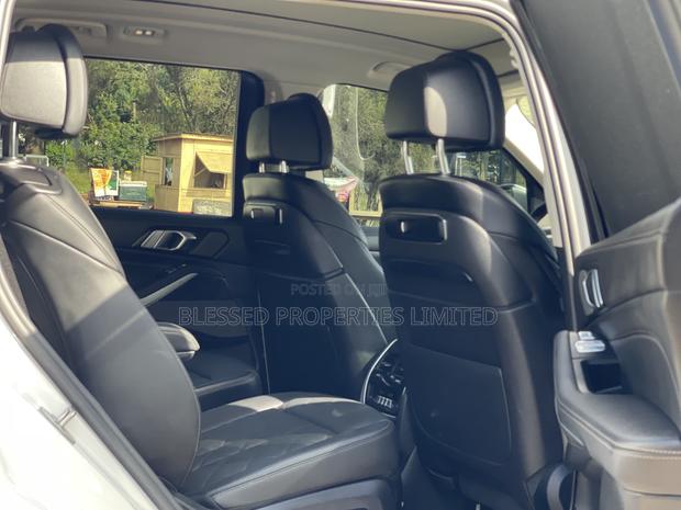 BMW X7 xDrive40i 2023 White