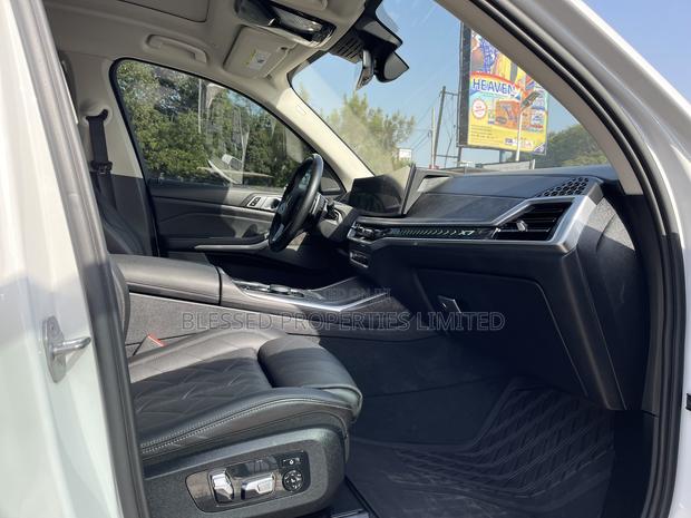 BMW X7 xDrive40i 2023 White