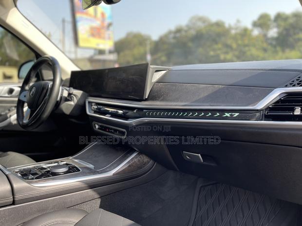 BMW X7 xDrive40i 2023 White