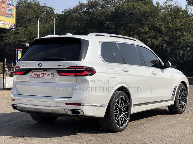 BMW X7 xDrive40i 2023 White