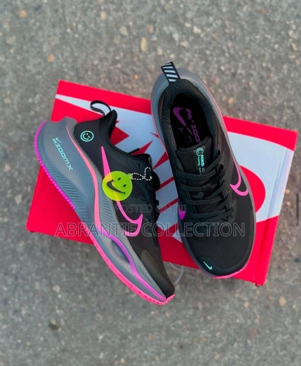 Nike Air Zoom Sneaker · Photo 4