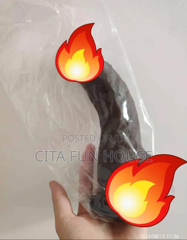 Silicone Dark Curvy Dildo · Photo 2