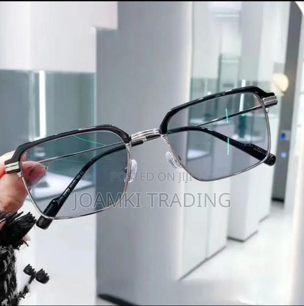 2 In 1 Photochromic Anti Blue Light Glasses For Men Women photo 9