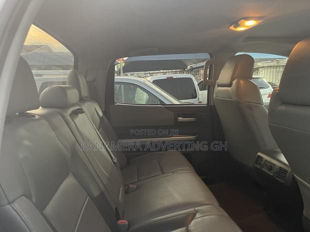 Toyota Tundra Limited 5.7L V8 4x2 Double Cab 6.6 ft. box 145.7 in. WB