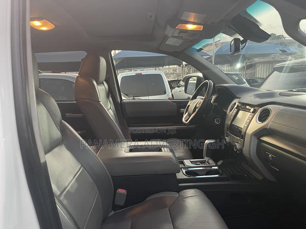 Toyota Tundra Limited 5.7L V8 4x2 Double Cab 6.6 ft. box 145.7 in. WB