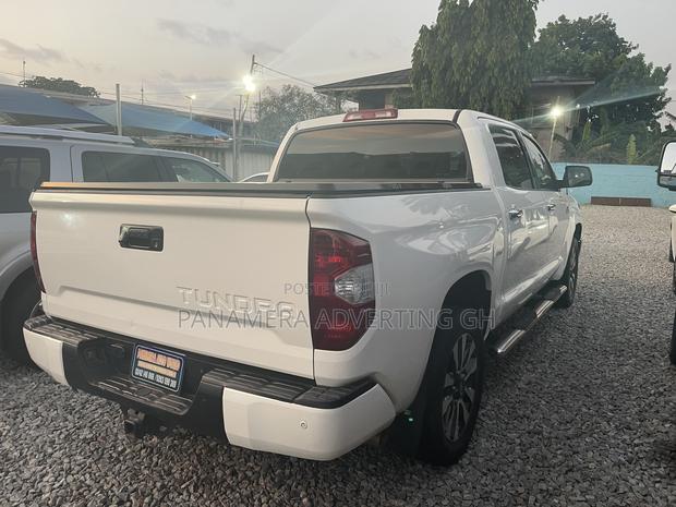 Toyota Tundra Limited 5.7L V8 4x2 Double Cab 6.6 ft. box 145.7 in. WB