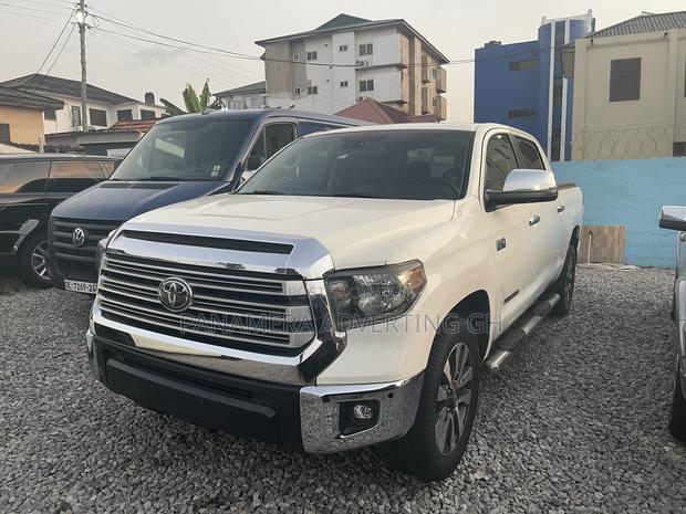 Toyota Tundra Limited 5.7L V8 4x2 Double Cab 6.6 ft. box 145.7 in. WB