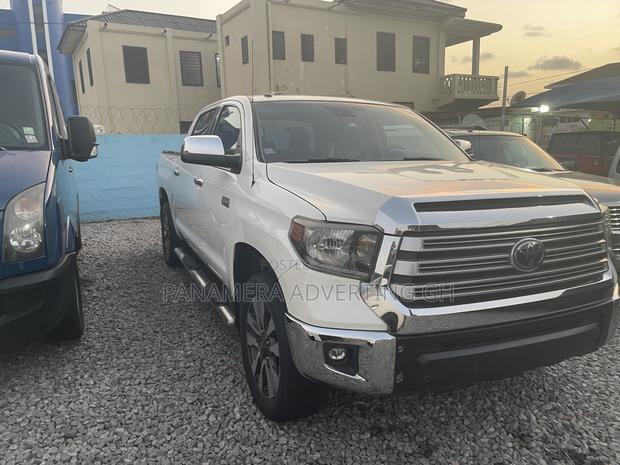 Toyota Tundra Limited 5.7L V8 4x2 Double Cab 6.6 ft. box 145.7 in. WB