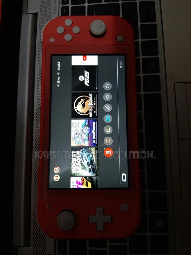 Nintendo Switch Lite With Fc 25, Mk 11 Other Games · Photo 3
