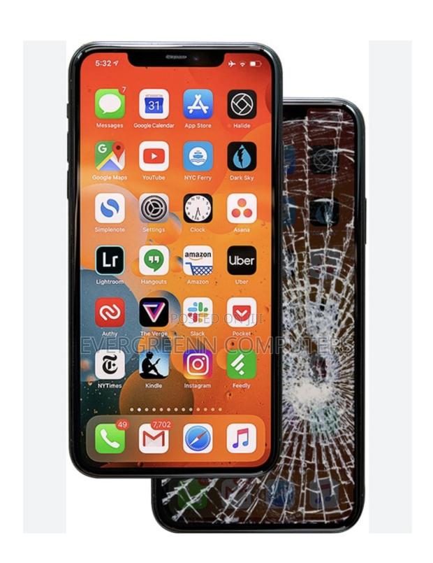 iPhone Screens · Photo 3