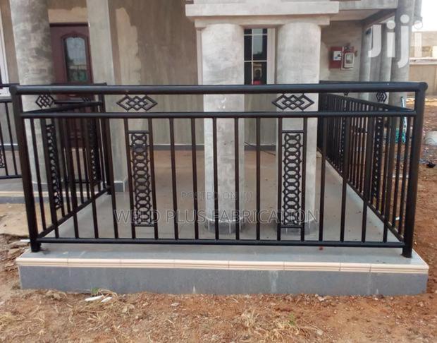 Simple Balcony Design · Photo 3