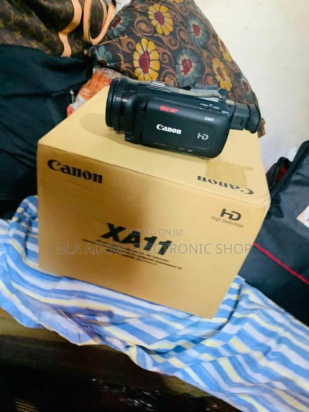 Canon XA11: Your All-in-One Video Solution · Photo 2