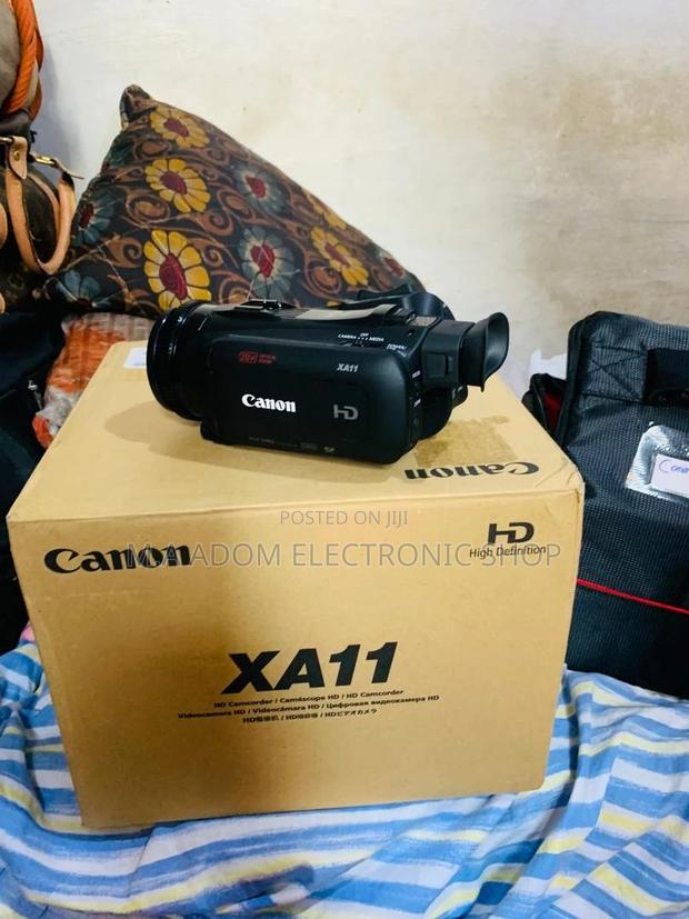 Canon XA11: Your All-in-One Video Production Solution · Photo 2