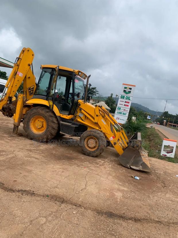 Backhoe Loader for Rent · Photo 4