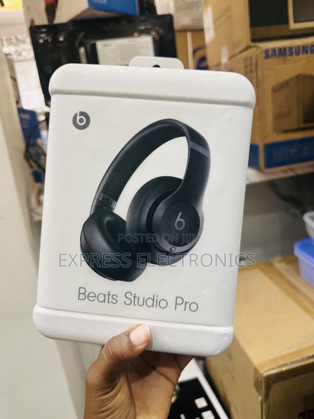 Active Noise Cancelling Beats Solo Pro · Photo 2