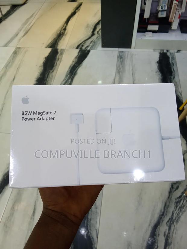The 85 Magsafe Power Adapter · Photo 4