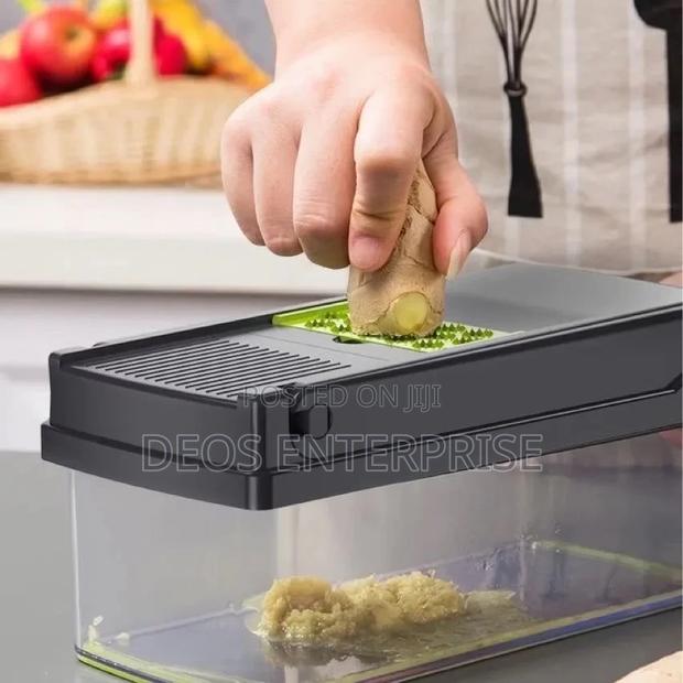Handheld Vegetable Cutter · Photo 2