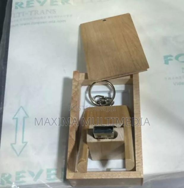 Bamboo Pen Drive for Customization .