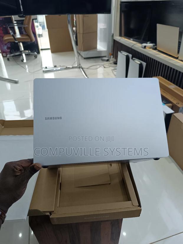 New Laptop Samsung 16GB SSD 512GB · Photo 2