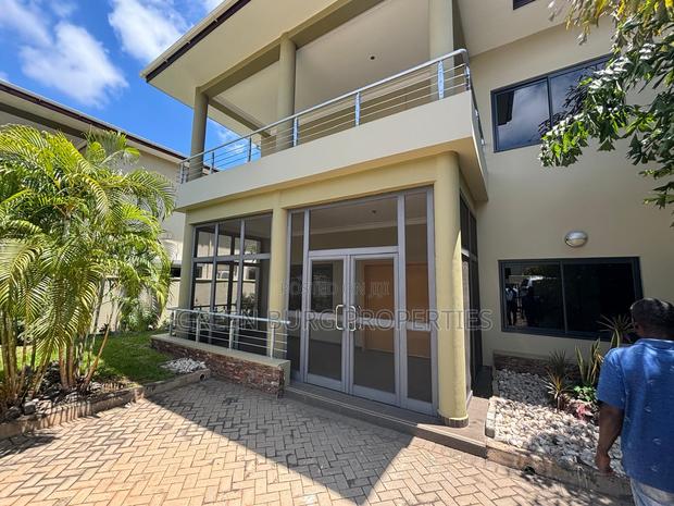 4bdrm House in Cantonments for rent photo 2