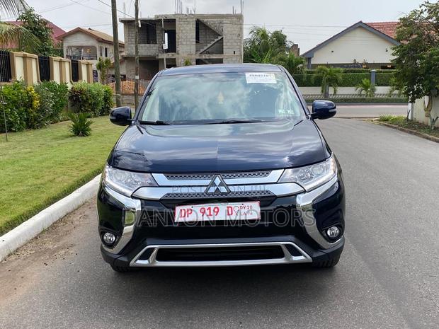 Mitsubishi Outlander 2019 Blue photo 9