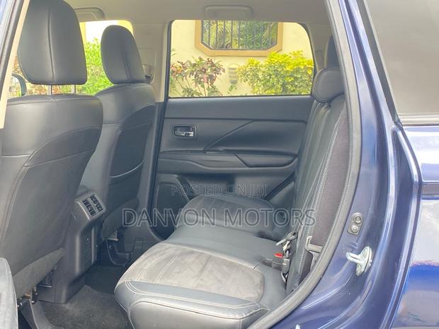 Mitsubishi Outlander 2019 Blue photo 7
