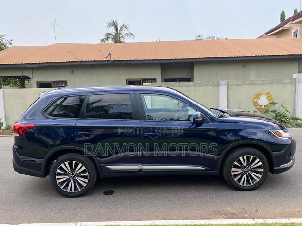Mitsubishi Outlander 2019 Blue photo 2