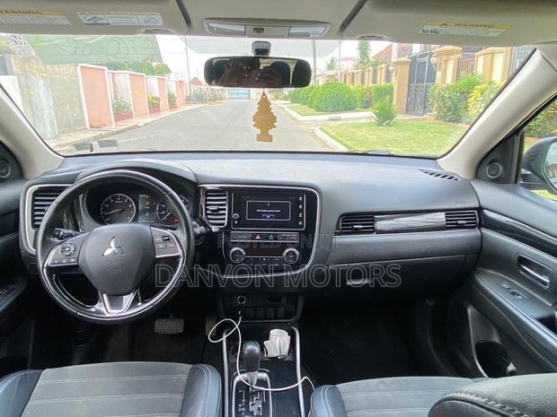 Mitsubishi Outlander 2019 Blue photo 6