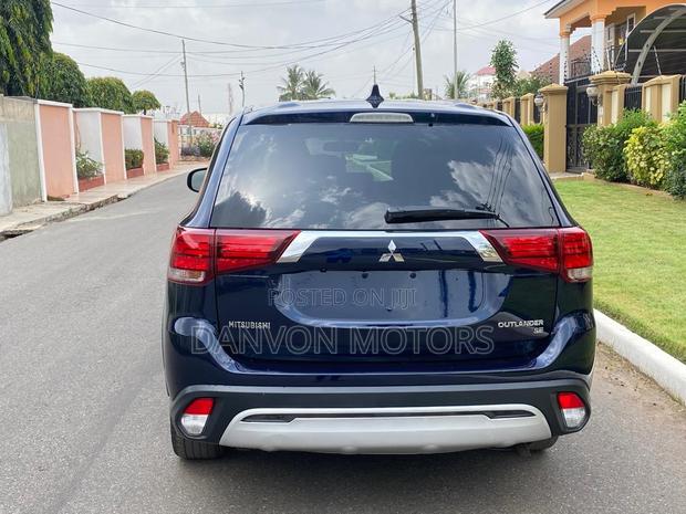 Mitsubishi Outlander 2019 Blue photo 4