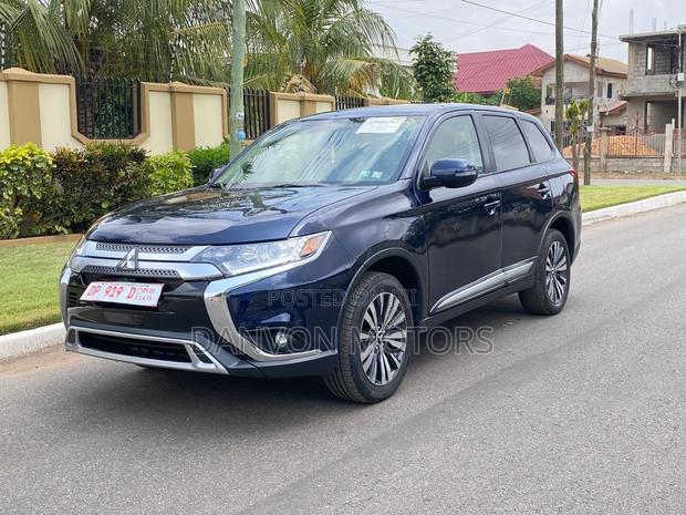 Mitsubishi Outlander 2019 Blue photo 10