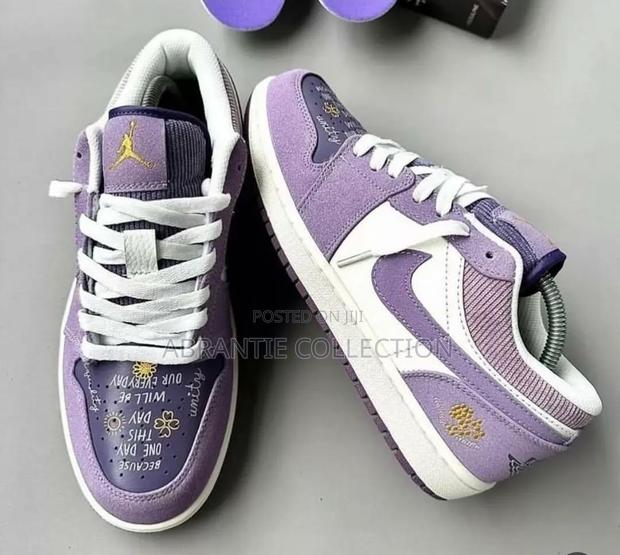 Air Jordan 1 Low Purple/White · Photo 4