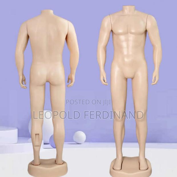 Man With Hands Mannequins · Photo 3