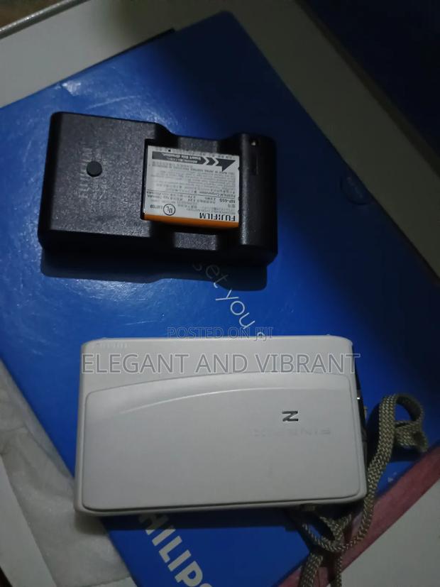 Fairy Used Fujifilm Camera With Rechargeable Battery photo 2