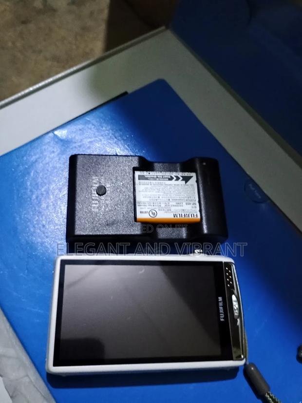 Fairy Used Fujifilm Camera With Rechargeable Battery photo 3