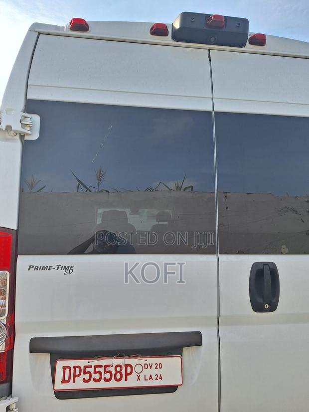 Dodge B3500 2015 White photo 2
