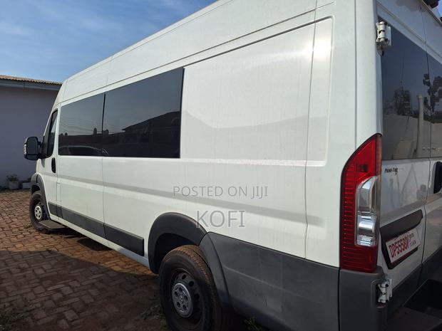 Dodge B3500 2015 White photo 4