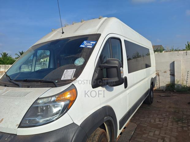Dodge B3500 2015 White photo 5