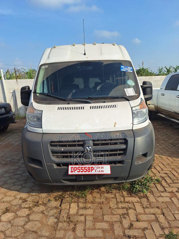 Dodge B3500 2015 White photo 10