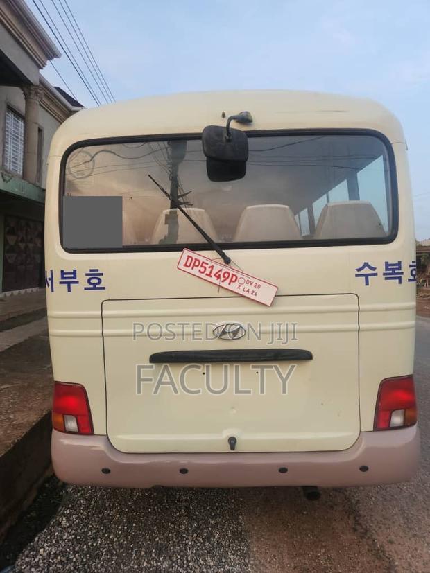 Hyundai County 2012 White