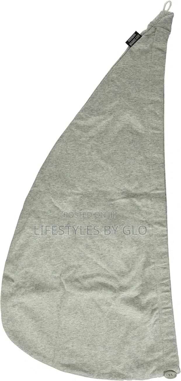 Evolve Frizz-free Hair Drying Tee · Photo 3