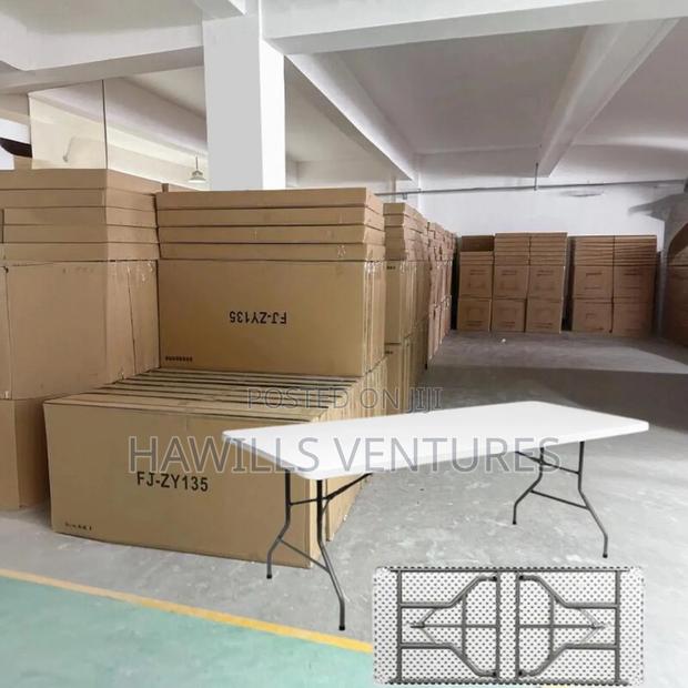 White Foldable Table · Photo 2