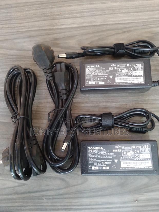 Toshiba Adapter Toshiba Power Adapter · Photo 4