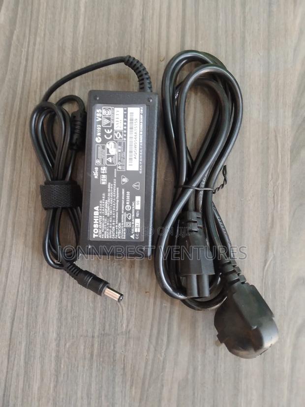 Toshiba Adapter Toshiba Power Adapter · Photo 3