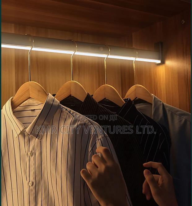 Wardrobe Bar With Light Profile · Photo 4