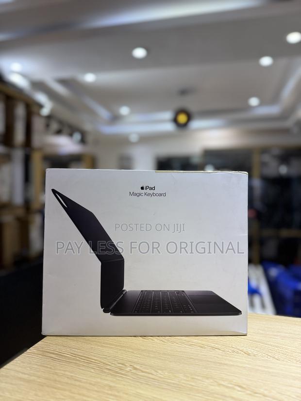13 Inches iPad Pro Magic Keyboard · Photo 3