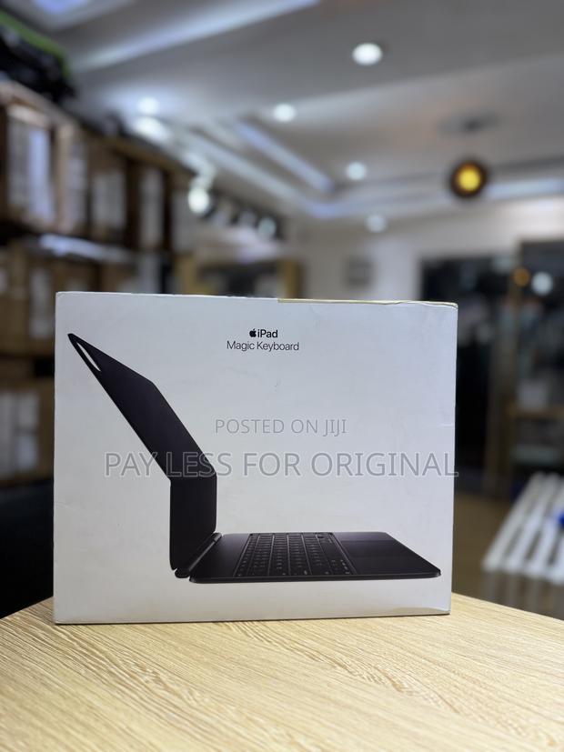 13 Inches iPad Pro Magic Keyboard · Photo 4