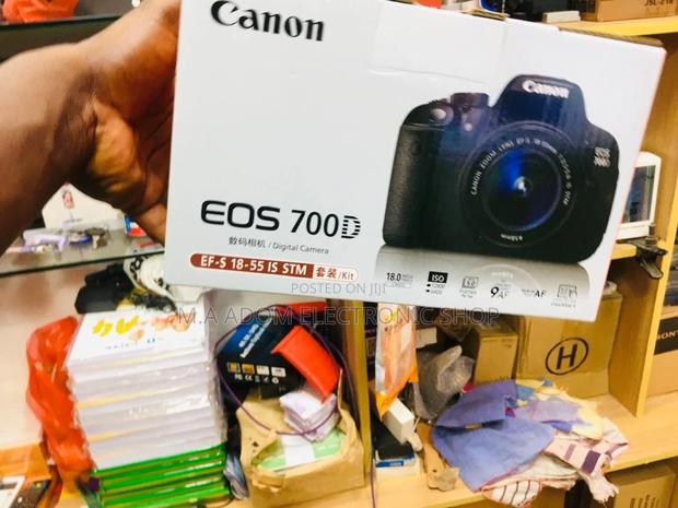 Canon EOS 700D With Lens: Capture Your World in Vivid Detail · Photo 2