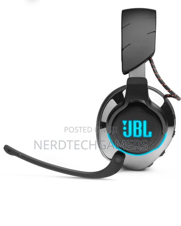 JBL Quantum 810 Wireless Noise-Canceling Over-Ear Headset · Photo 4